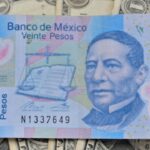 peso-mexicano-se-fortalece-y-se-cotiza-en-18-22-por-dolar