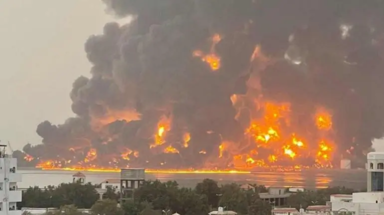 israel_bombardea_el_puerto_yemeni_de_hodeida_en_respuesta_al_ataque_de_huties_en_tel_aviv_0