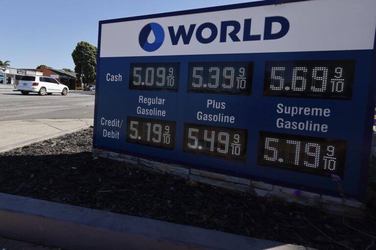 La gasolina en EE.UU. alcanza los 3,88 dólares por galón, el precio más alto desde 2022