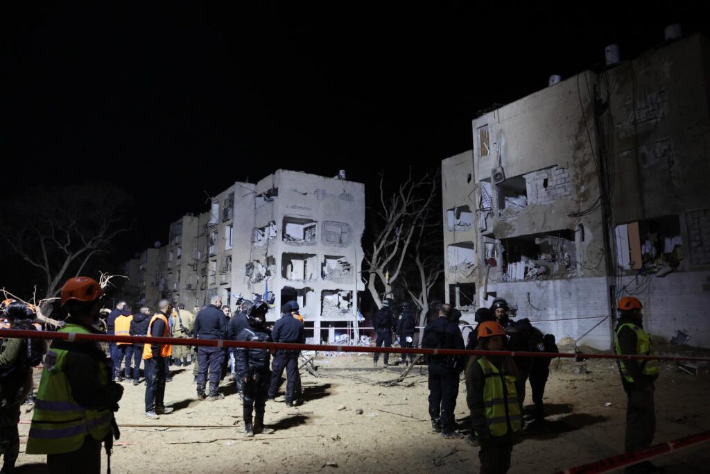 Iranian missile strikes Arad