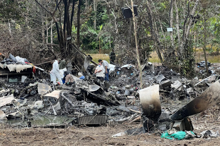 Accidente de avión militar colombiano deja 69 muertos al concluir las tareas de rescate
