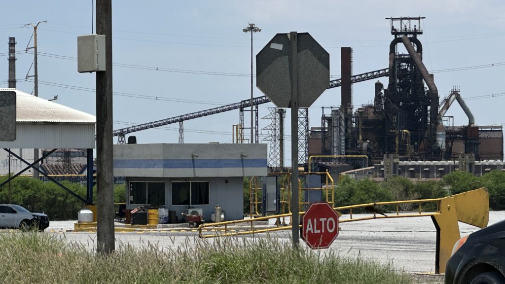 52cb8a20e4f34a20814635b53c8c753f