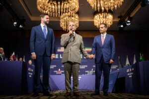 El vicepresidente de EE.UU. llega a Suiza para iniciar las negociaciones de paz con Irán